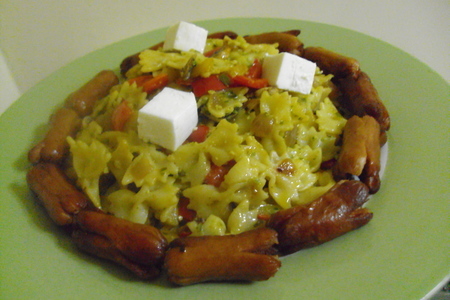 Фото к рецепту: Фарфалле с овощами и соусом"песто".