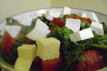 Фото к рецепту: Салат из помидор с руколой