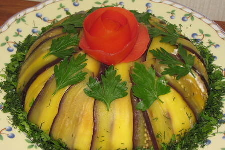Баклажанный тортик с овощами.