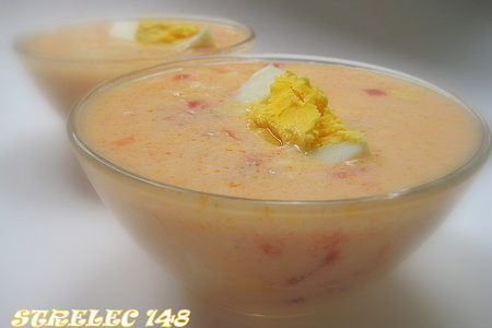 Фото к рецепту: Холодный суп с мацони и томатами.