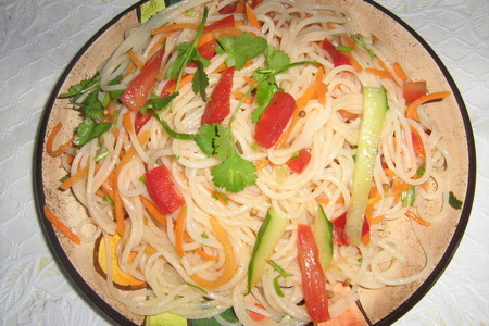 Рисовая лапша с овощами.