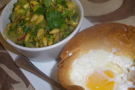 Будни гедониста. яйца, запеченные в тортилье, с салатом из авокадо и грейпфрута.