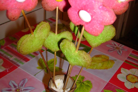 Фото к рецепту: Печенье "букетик цветов"