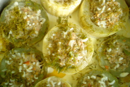 Фото к рецепту: Фаршированные кабачки в сырном соусе