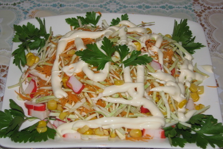Фото к рецепту: Салат с крабовыми палочками