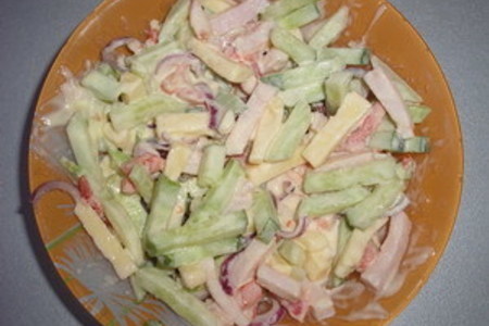 Фото к рецепту: Овощной салат с ветчиной и сыром