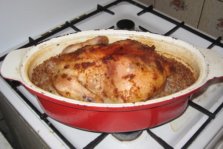 Фото к рецепту: Гречка с курицей, тушеная в духовке