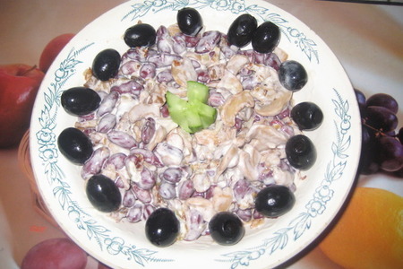Фото к рецепту: Салат из фасоли с грибами.