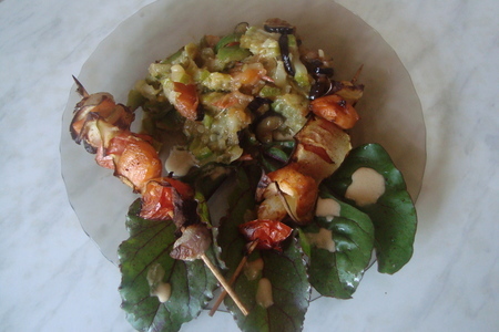 Фото к рецепту: Романтический ужин "шашлычки из семги с горячим овощным салатом"