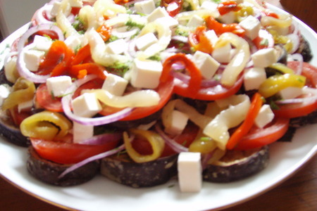 Фото к рецепту: Салат с печенными овошами "а-ля греческий"