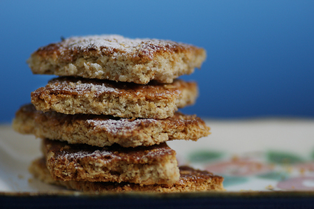 Фото к рецепту: Печенье с квакером и кокосом  (овсяное)