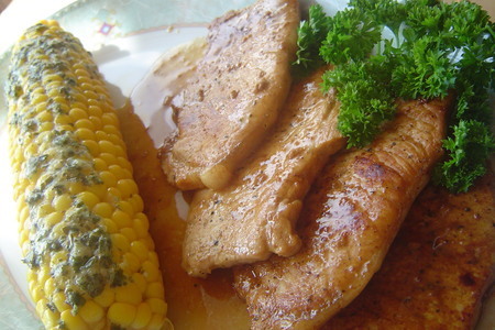Фото к рецепту: Фламбированное филе с перцем и кукурузa в масляном соусе.