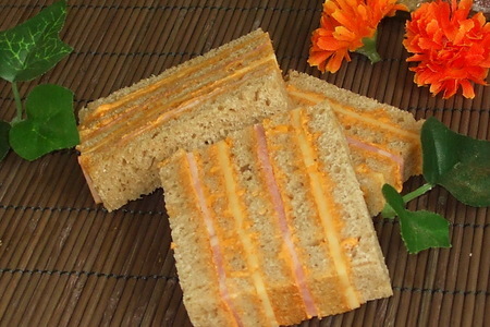 Фото к рецепту: Полосатый бутерброд