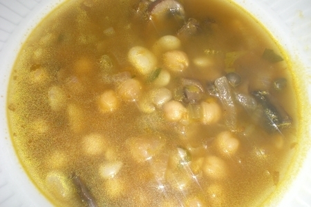 Фото к рецепту: Суп из нута, фасоли и грибов