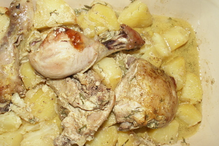 Фото к рецепту: Курица с картофелем запеченая в рукаве