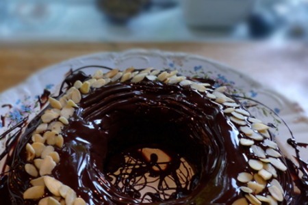 Фото к рецепту: Пароццо - итальянский миндальный кекс с шоколадом.