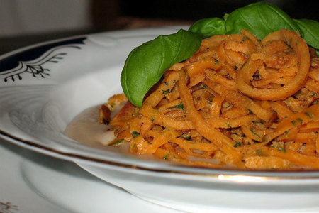 Фото к рецепту: Крем из белой фасоли с креспелле (vellutata di fagioli con crespelle)