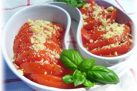 Фото к рецепту: Печеные помидоры, легкая и вкусная закуска за 15 минут