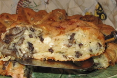 Фото к рецепту: Сырный кекс с грибами и кабачком