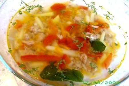Фото к рецепту: Суп из консервированного тунца