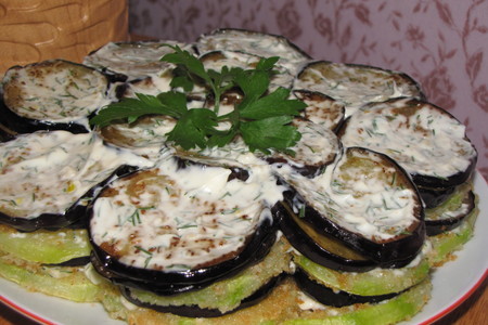 Фото к рецепту: Овощная слоёнка из кабачков и баклажанов