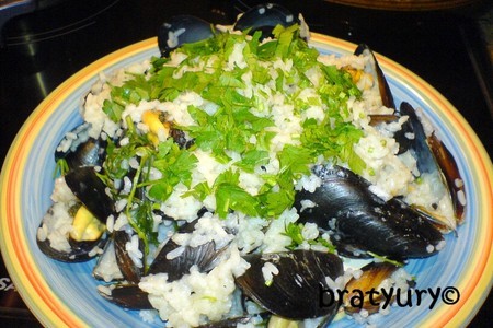 Фото к рецепту: Мидии морские в ироническом рецепте с рисом и клипом
