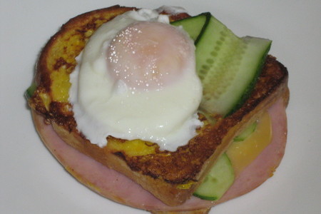 Фото к рецепту: Утренний сэндвич с яйцом пашот