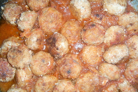 Фото к рецепту: Фрикадельки из серебристого хека в маринаде