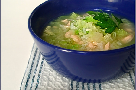 Фото к рецепту: Рисовый суп с курицей и китайской капустой