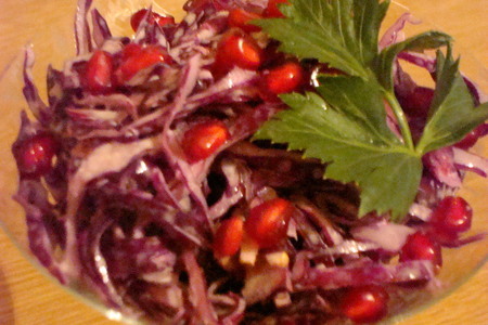 Фото к рецепту: Салат из краснокочанной капусты "прелесть"