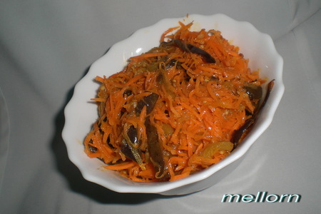 Фото к рецепту: Морковь с баклажанами по-корейски