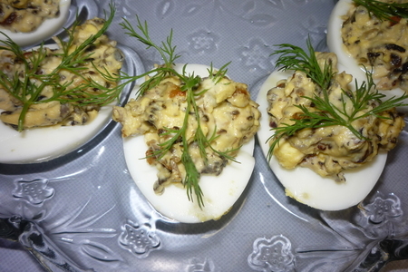 Фото к рецепту: Яйца фаршированные с грибами.