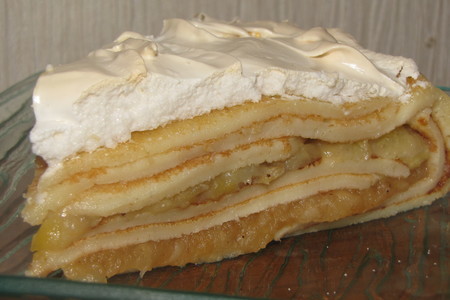 Фото к рецепту: Десертный блинный пирог "под белым покрывалом"