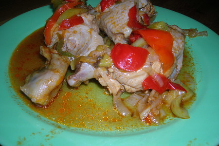 Фото к рецепту: Пёркёльт из курицы по-венгерски