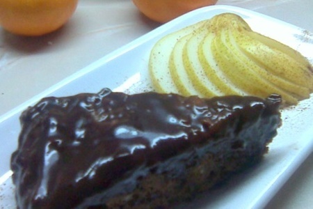 Фото к рецепту: Кекс шоколадный с орехами и грушей для тех, кто не любит понедельники!