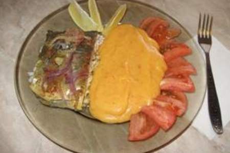 Фото к рецепту: Запеченая рыба с необычным гарниром