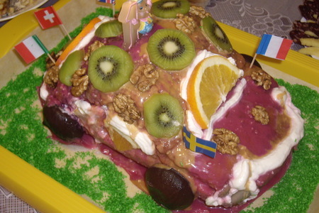 Фото к рецепту: Торт машинка на первый день рождения сынули