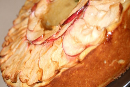 Фото к рецепту: Кекс кефирный с цукатами и яблочком