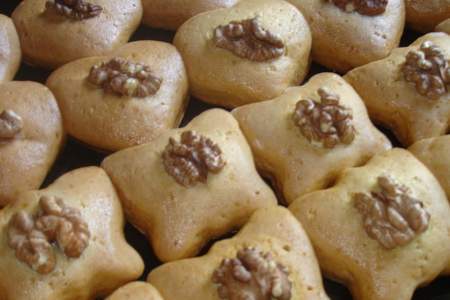 Фото к рецепту: Печенье медовое с орехами "быстрое"
