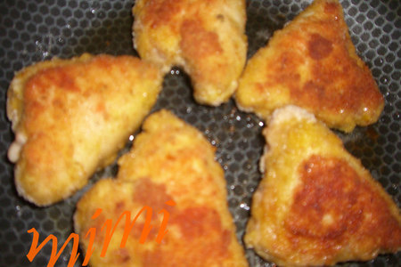 Фото к рецепту: Куриные кармашки с беконом в пряной панировке