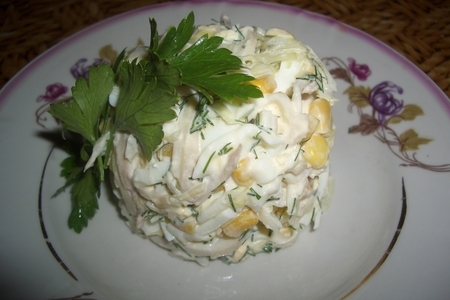 Фото к рецепту: Салат из кальмар "хорошая компания"