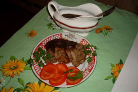 Фото к рецепту: Свинина духовая под соусом.