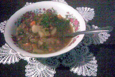 Фото к рецепту: Густой постный суп с чечевицей, черносливом и имбирем