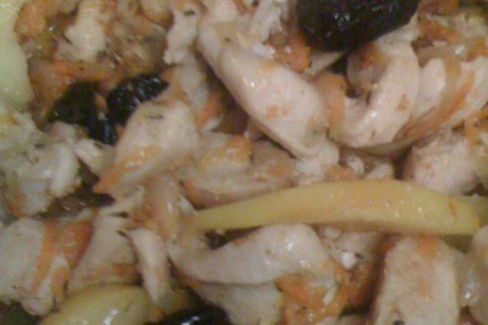 Фото к рецепту: Курица с айвой, имбирем и черносливом