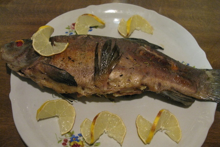 Фото к рецепту: Рыба фаршированная овощами и плавленым сырком