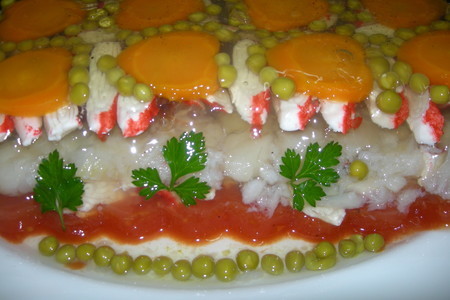 Фото к рецепту: Рыбное заливное с  томатным соком