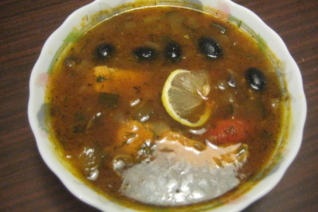 Фото к рецепту: Рыбная солянка с грибами.