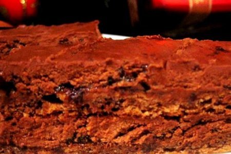 Фото к рецепту: По мотивам шоколадного торта "бахус" от шоколатье из парижа роберта линкс(без муки!!!)