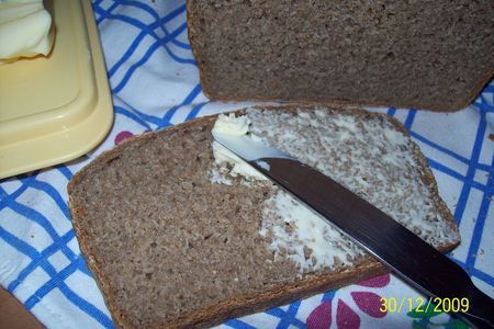 Фото к рецепту: Хлеб пшенично-ржаной,с цельнозерновой ржаной мукой.