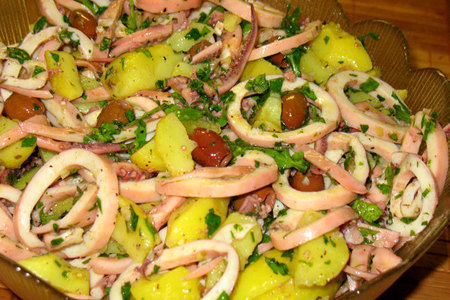 Фото к рецепту: Средиземноморский салат из осьминогов